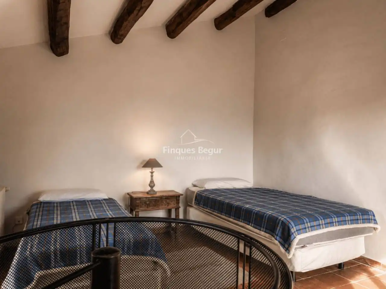 Dormitori de Finca rústica en venda en Mont-ras amb Calefacció, Jardí privat i Terrassa