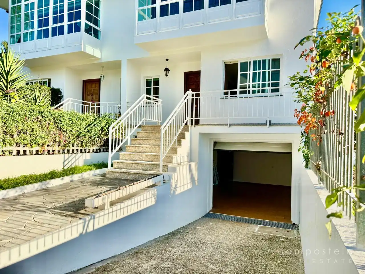 Exterior view of Houses for sale in O Milladoiro