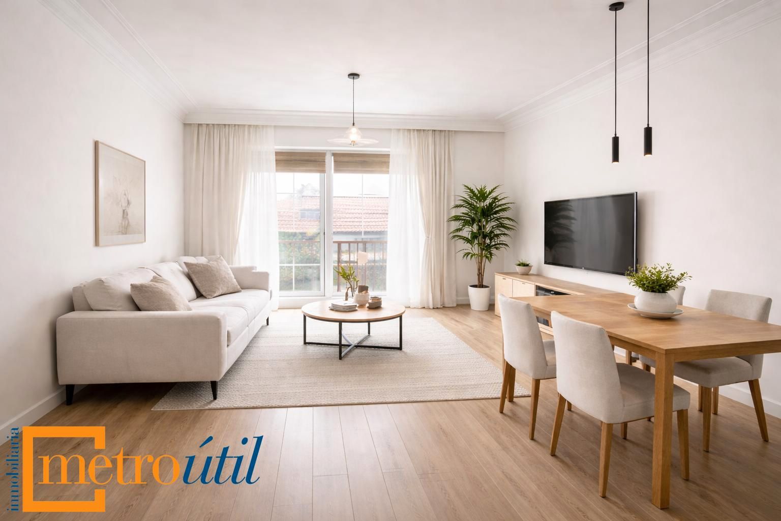 Living room of Flat for sale in Salamanca Capital  with Heating, Parquet flooring and Balcony