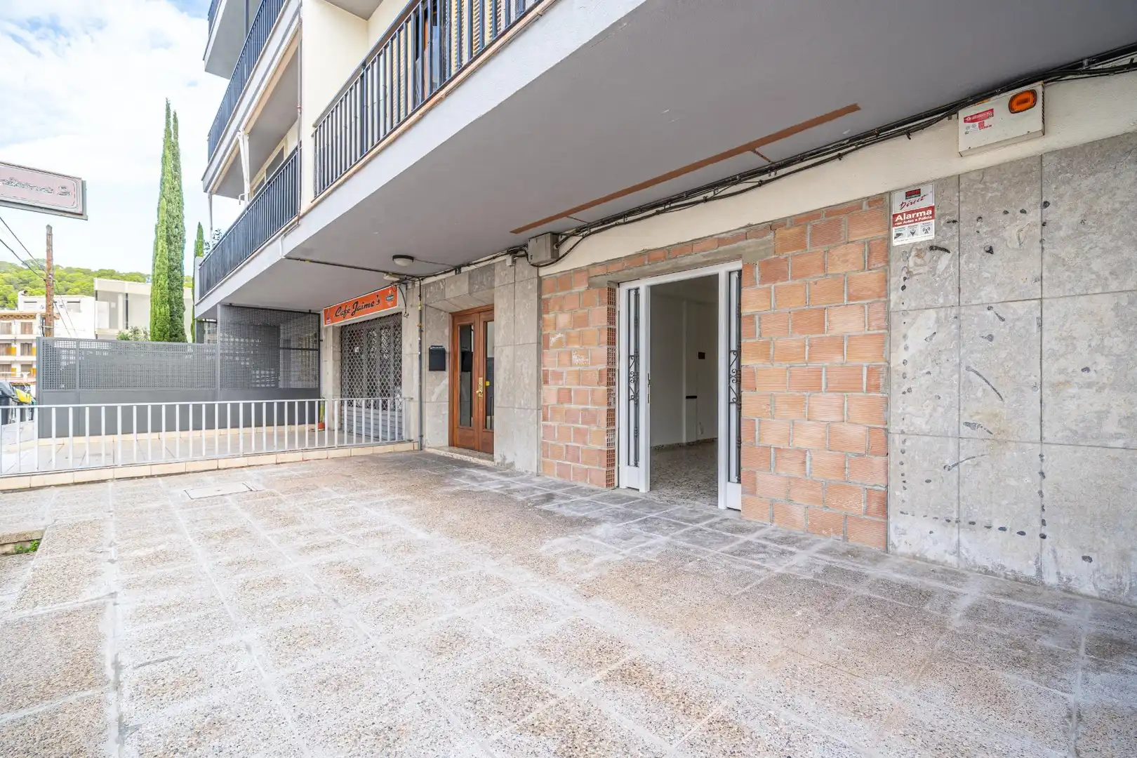 Exterior view of Ground floor for sale in Ponent
