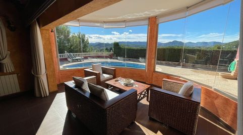 Se vende o alquila este espectacular chalet de puro lujo, el chalet está construido sobre una parcela vallada de 25.000m2 con árbo