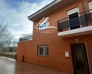 Vista exterior de Casa adosada en venda en Terrer amb Terrassa