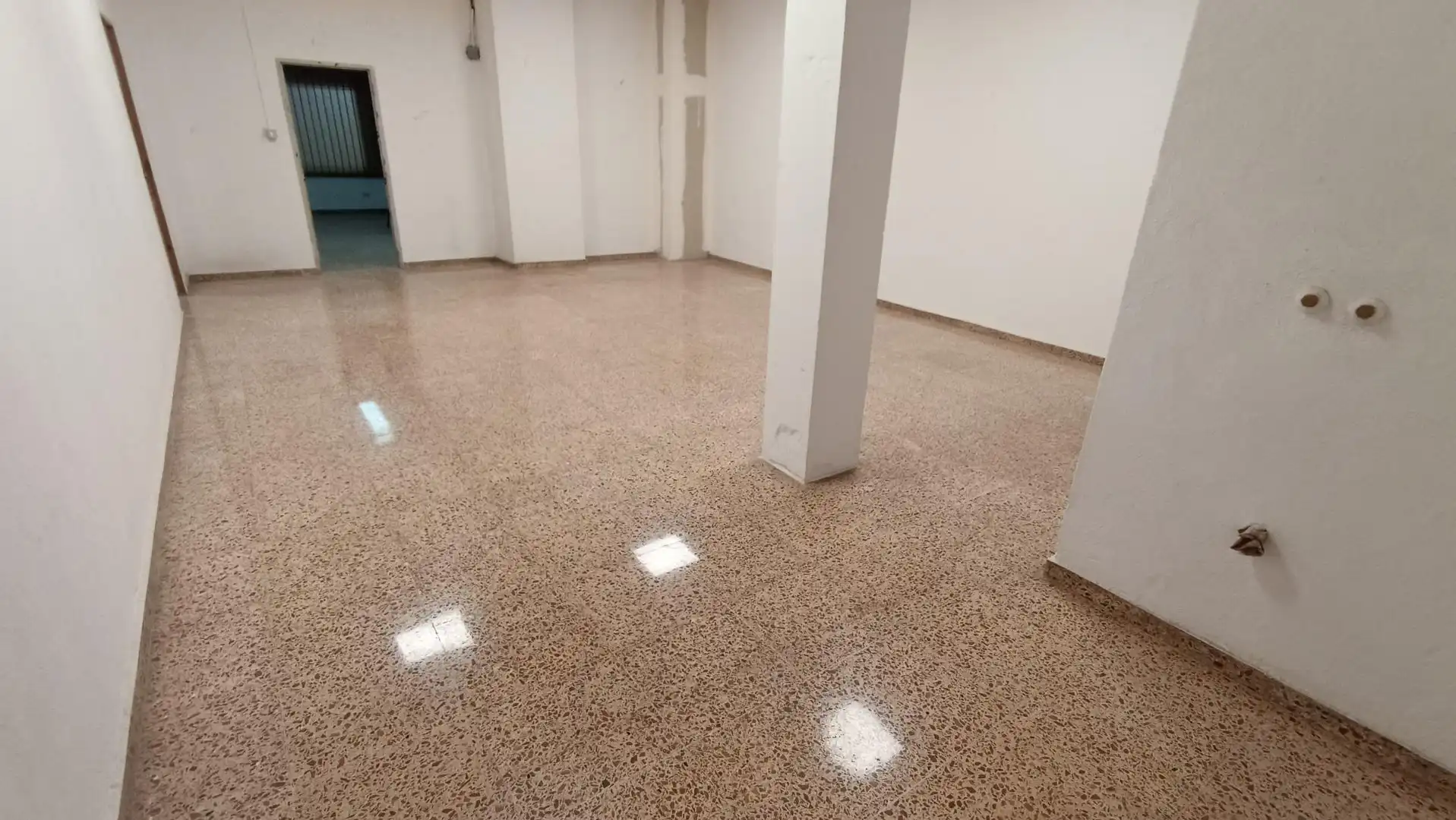 Local de lloguer a Calle MADRE VEDRUNA, 2, Parque Geólogo José Royo Gómez