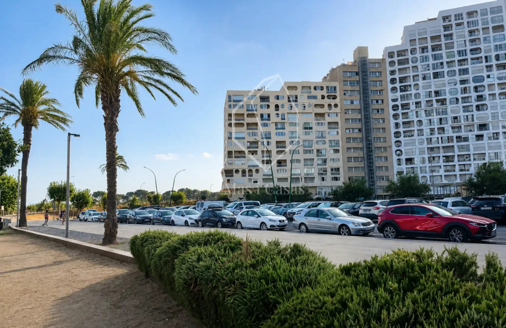 Parkplatz von Wohnungen zum Verkauf in Empuriabrava mit Klimaanlage, Terrasse und Möbliert