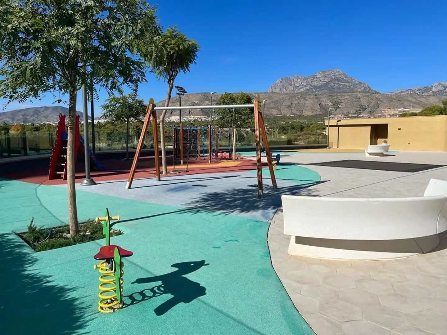 Aparcament de Casa o xalet de lloguer en Benidorm amb Aire condicionat, Jardí privat i Moblat