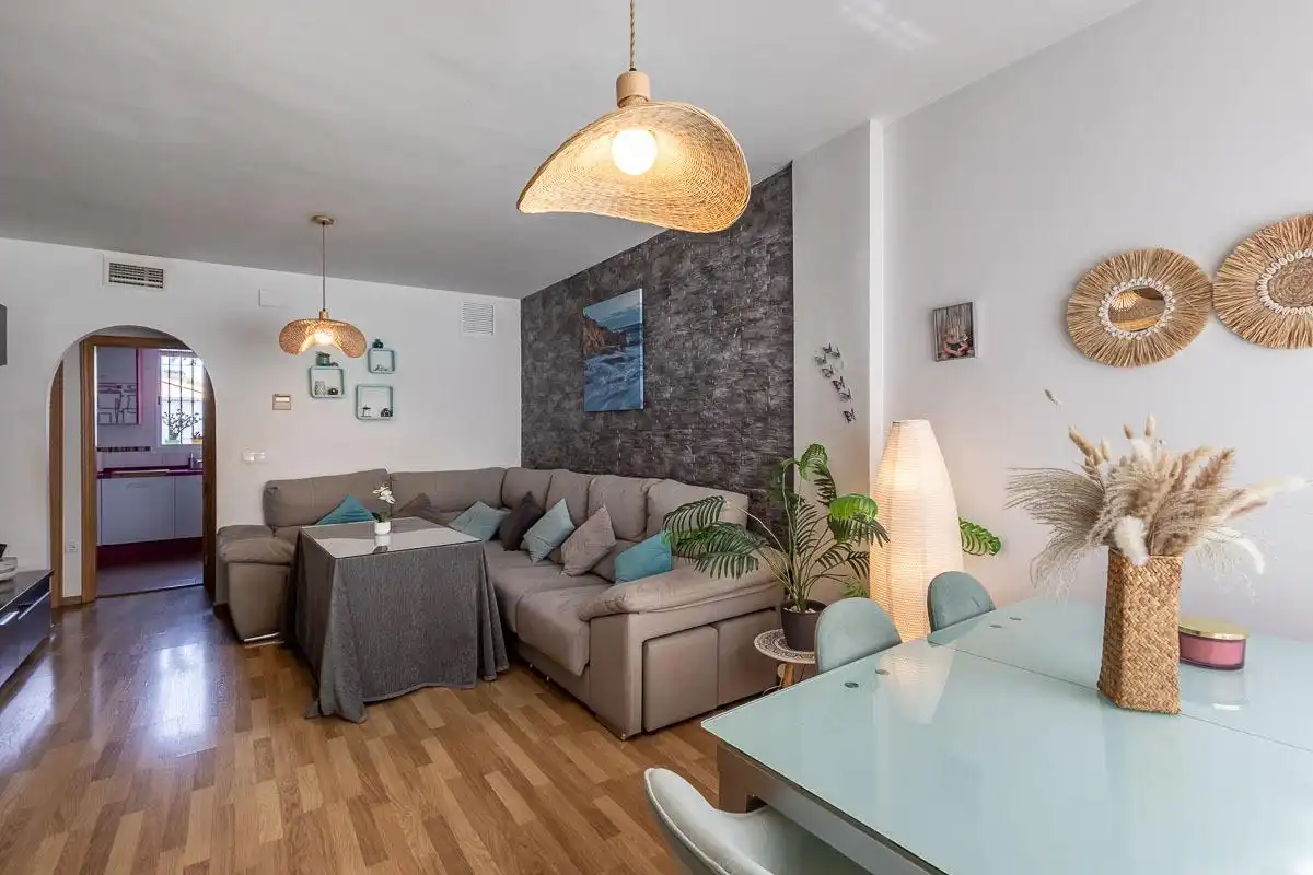 Wohnzimmer von Einfamilien-Reihenhaus zum Verkauf in Cájar mit Klimaanlage, Heizung und Abstellraum