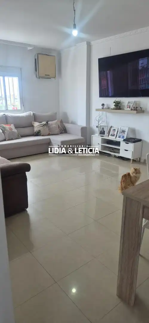 Sala de estar de Piso en venta en Alcalá de Guadaira con Calefacción, Jardín privado y Terraza