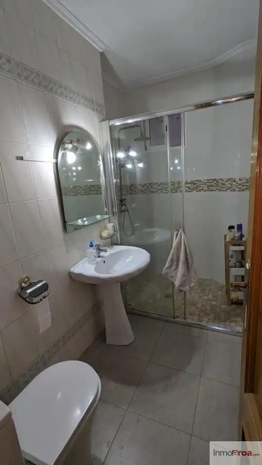 Badezimmer von Haus oder Chalet zur Miete in Riba-roja de Túria mit Klimaanlage, Heizung und Privatgarten