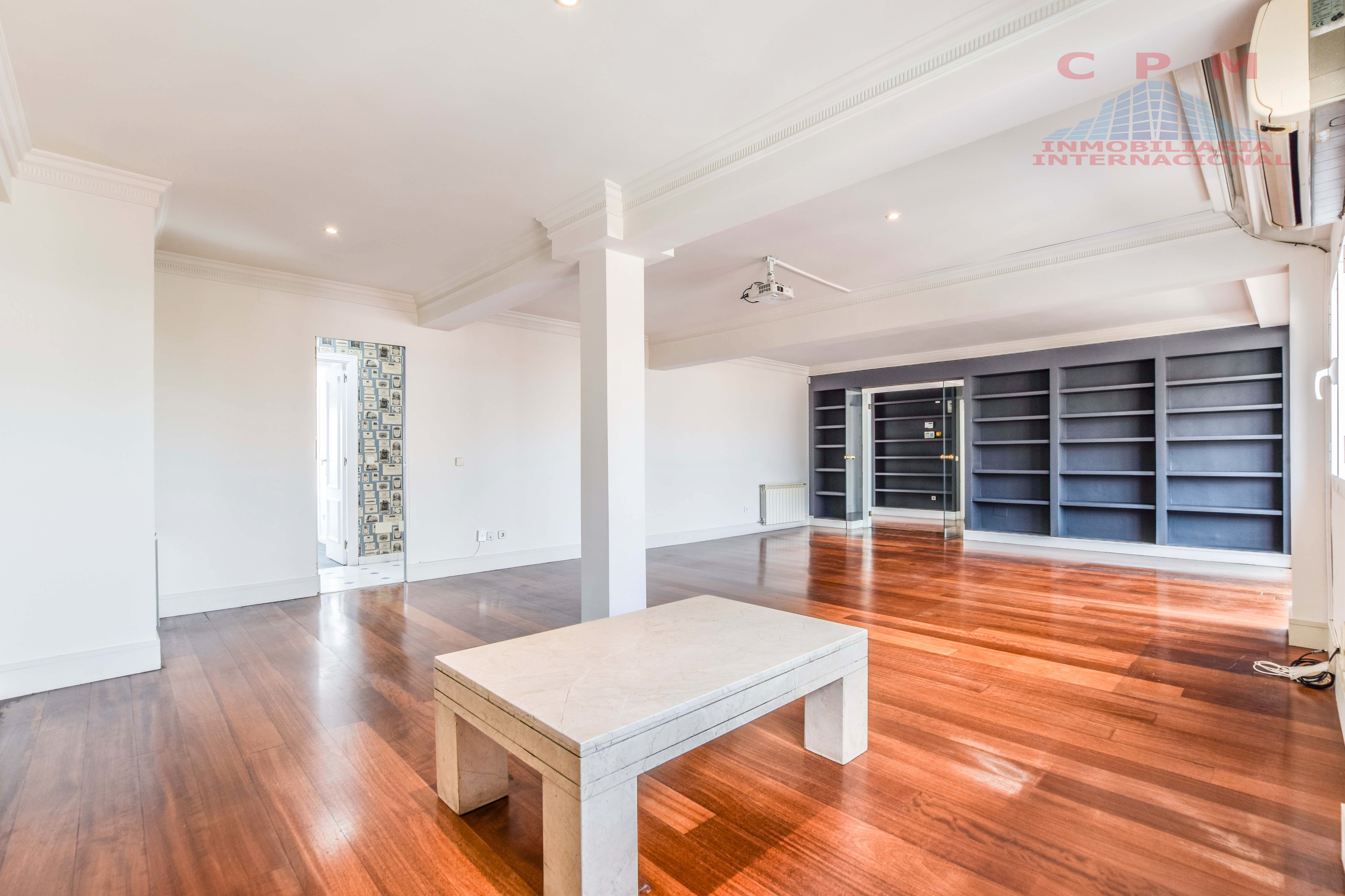 Duplex for rent in Hispanoamérica - Bernabéu