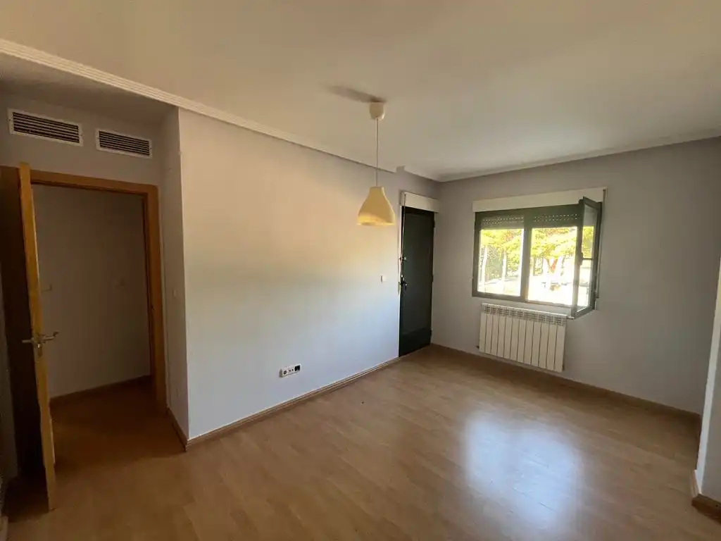 Dormitori de Casa o xalet de lloguer en Albacete amb Calefacció, Parquet i Terrassa