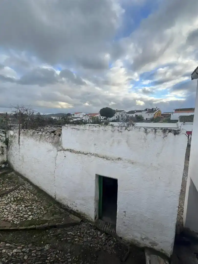 Vista exterior de Finca rústica en venda en Hinojales, Huelva