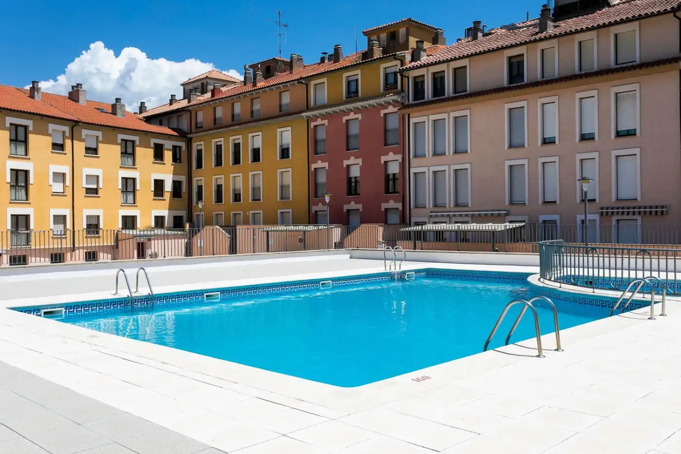 Swimming pool of Flat for sale in Jaca  with Heating, Parquet flooring and Terrace