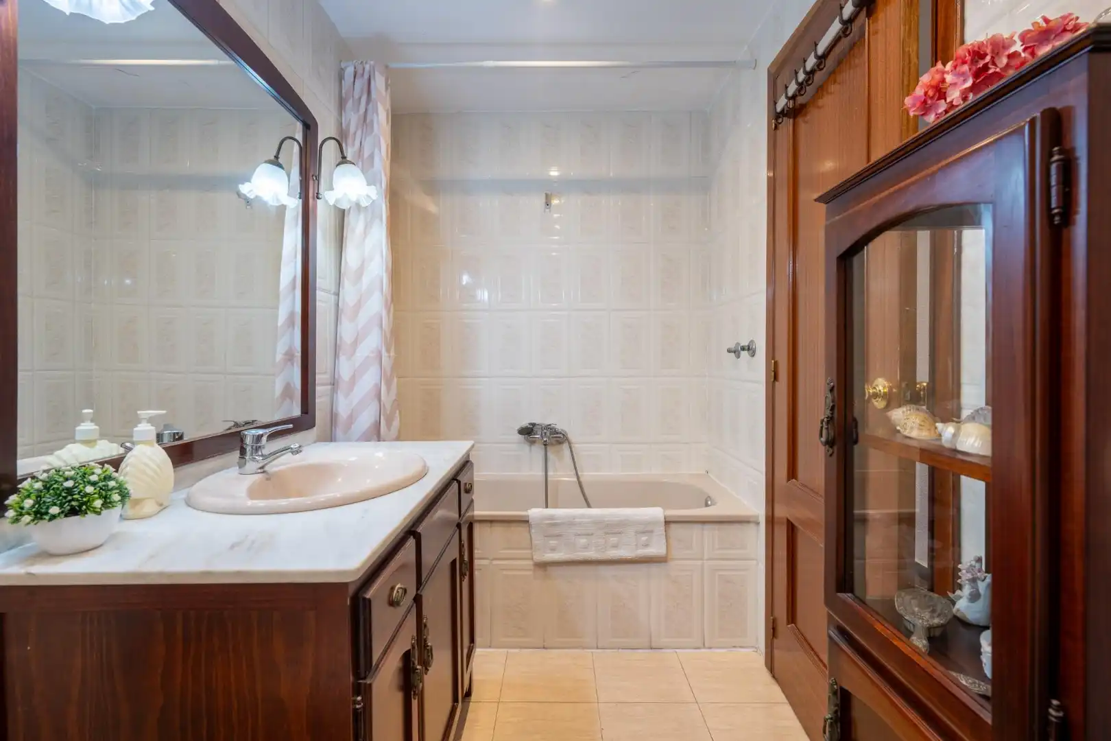 Bathroom of Flat for sale in Almería  with Air Conditioner, Storage room and Balcony
