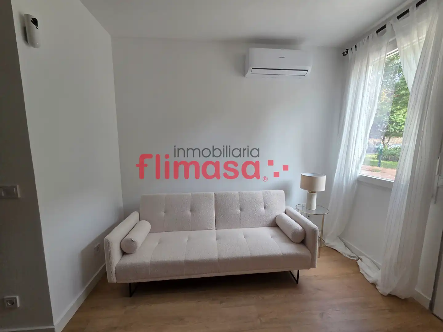 Sala d'estar de Apartament en venda en Móstoles amb Aire condicionat, Calefacció i Moblat