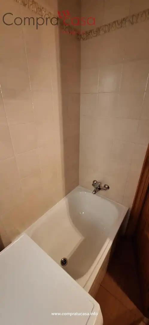 Bany de Pis en venda en Segovia amb Calefacció, Jardí privat i Terrassa