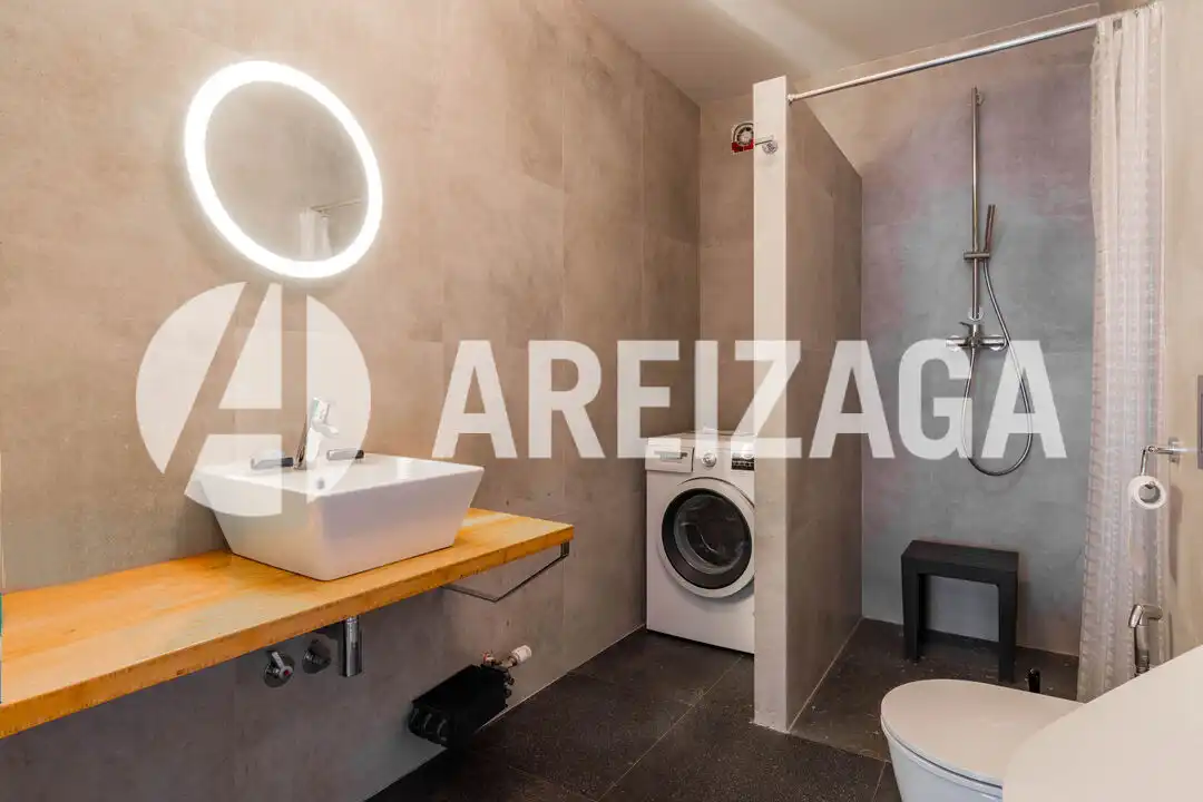 Baño de Piso en venta en Donostia - San Sebastián  con Calefacción, Terraza y Trastero