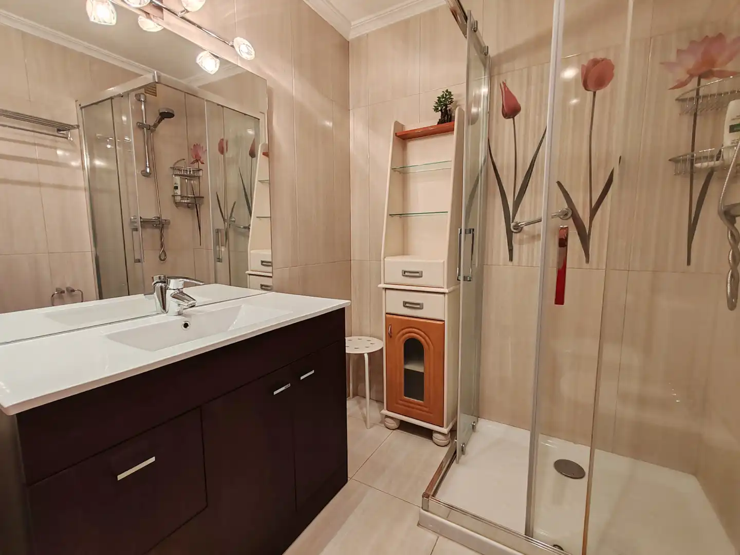 Badezimmer von Wohnung zur Miete in Madrid mit Klimaanlage, Parkett und Möbliert