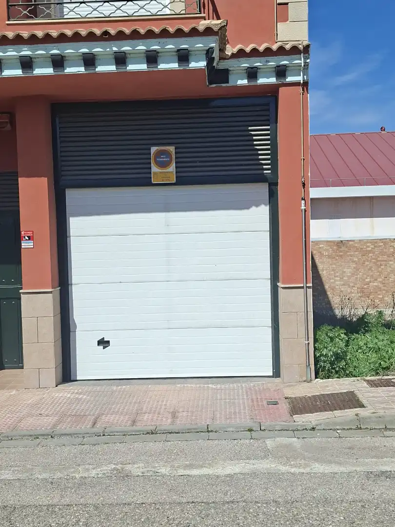 Aparcament amb ascensor en venda a Mengíbar