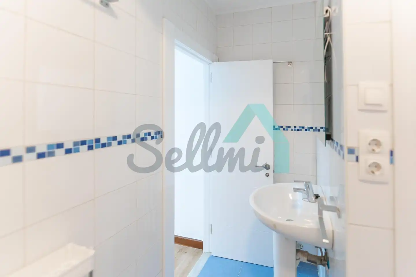 Bathroom of Flat for rent in Oviedo   with Heating, Parquet flooring and Furnished
