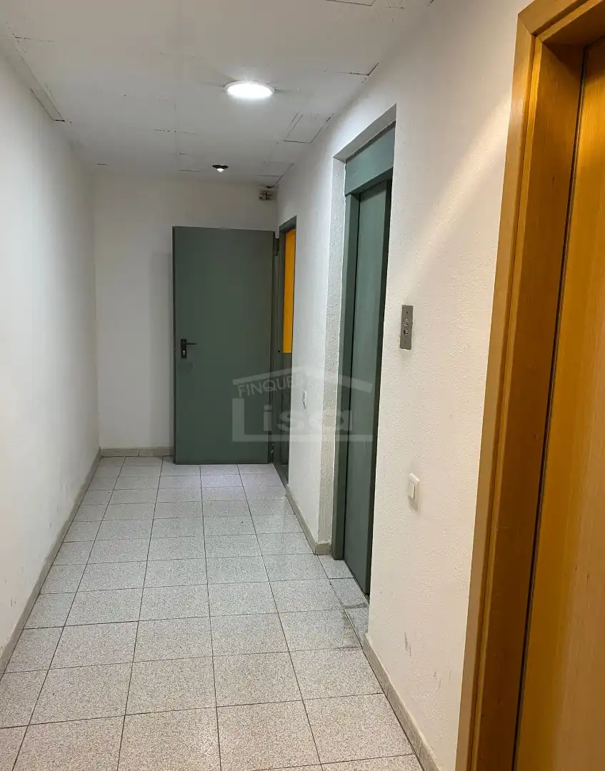 Commercial properties for sale in Barcelona  with Air Conditioner