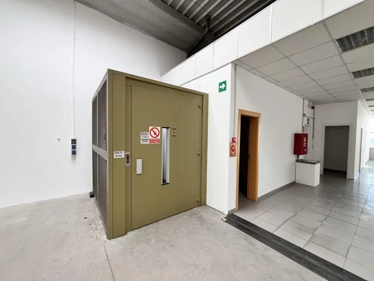 Fabrikhallen zur Miete in Badalona