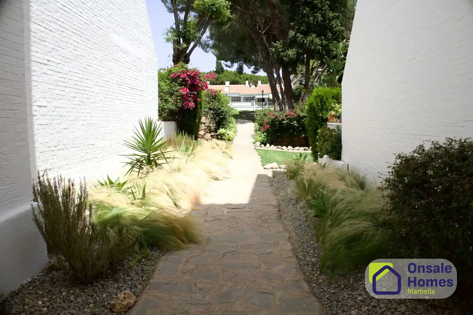 Jardí de Planta baixa en venda en Marbella amb Terrassa, Moblat i Piscina comunitària