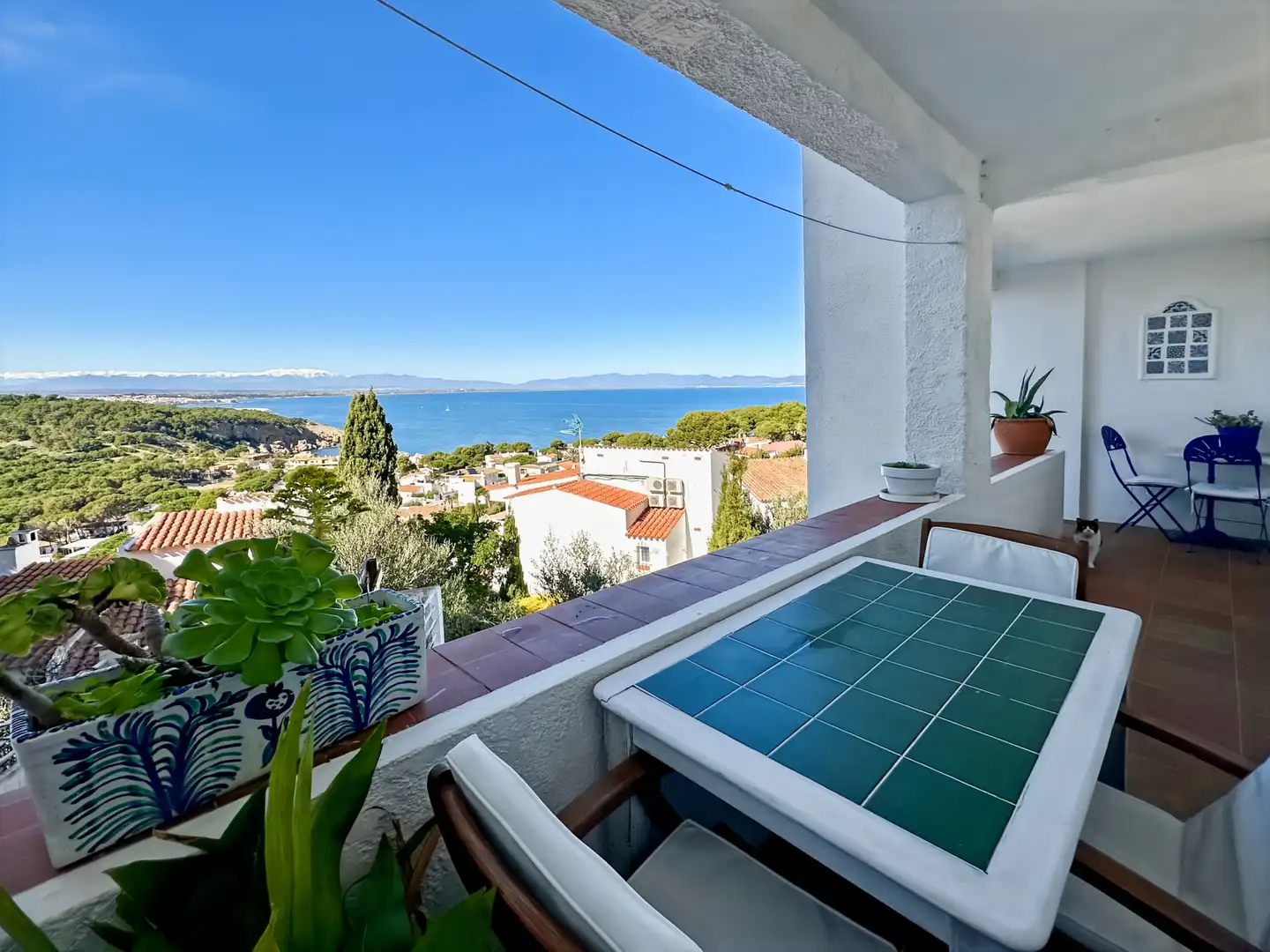 Vista exterior de Casa adosada en venda en L'Escala amb Aire condicionat, Calefacció i Terrassa