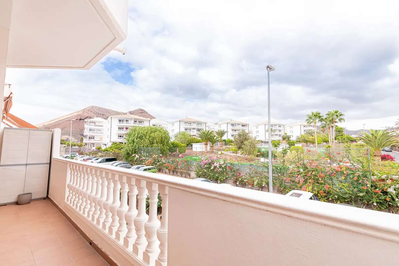 Vista exterior de Piso de alquiler en Arona con Terraza, Amueblado y Piscina comunitaria
