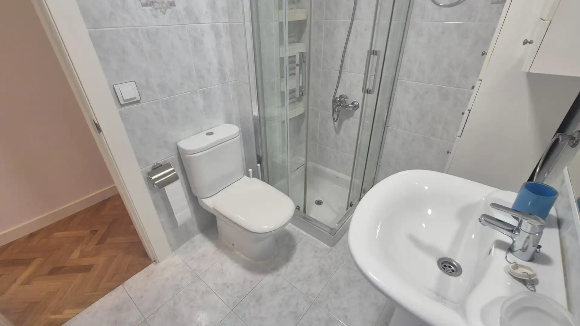 Baño de Piso de alquiler en Salamanca con Calefacción, Parquet y Amueblado