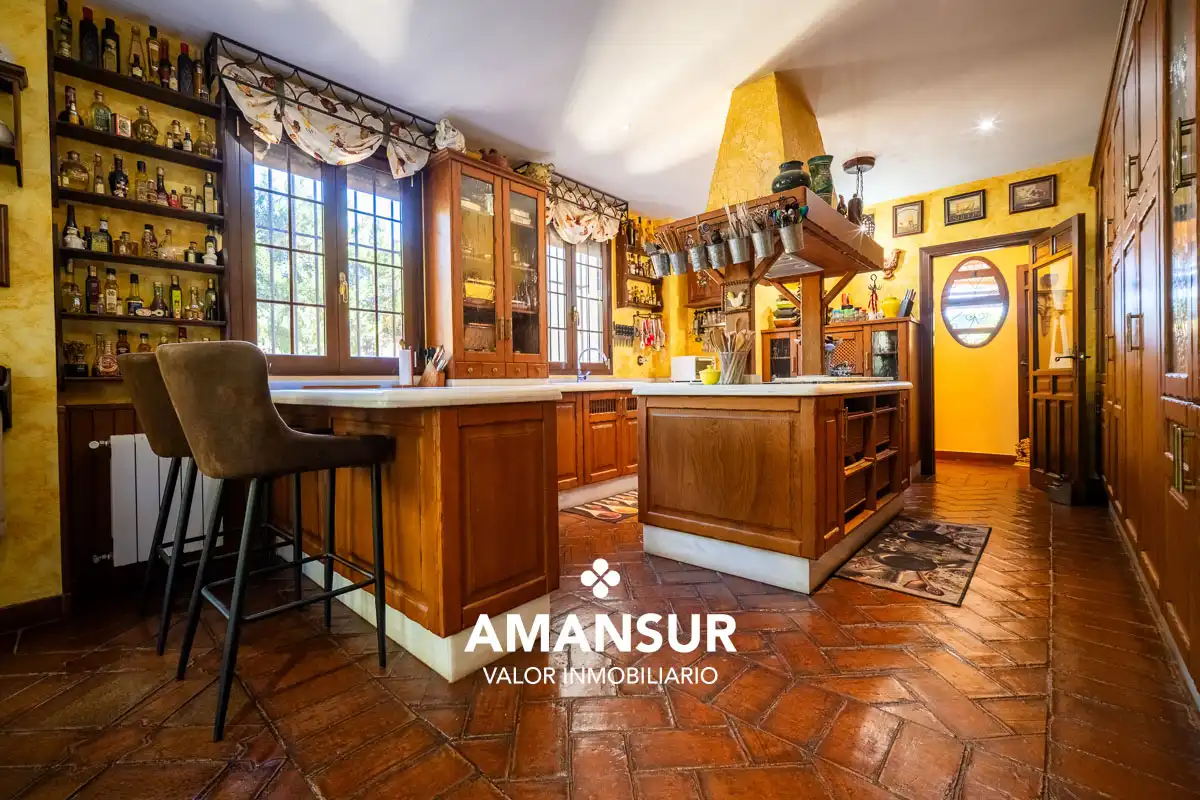Chalet con piscina en venta en Avenida del Almendro, imagen 34