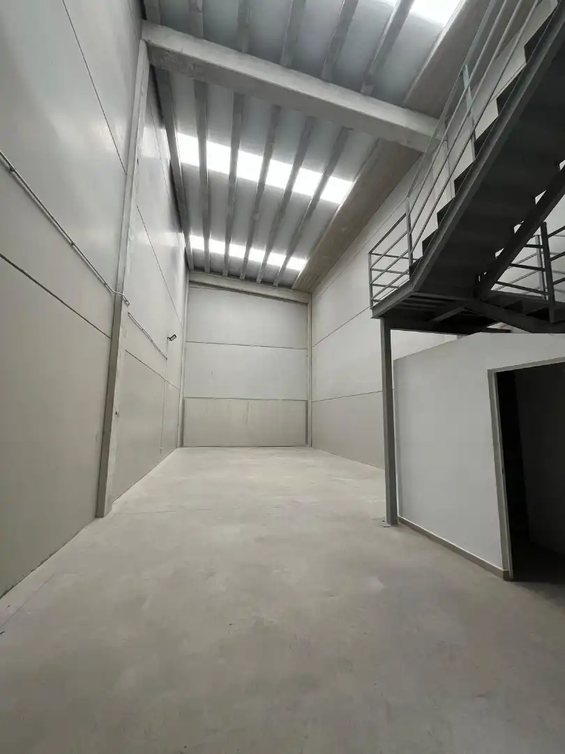 Industriegebäude zur Miete in Calle de Juan de la Cierva 1326P, imagen 2