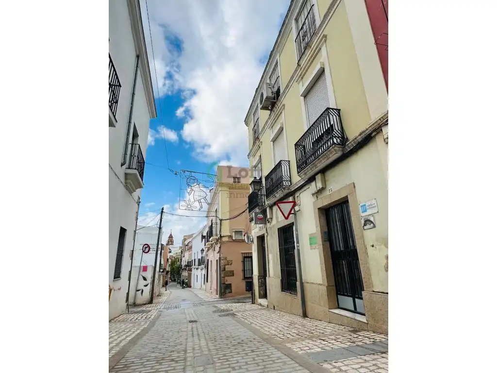 Vista exterior de Edifici en venda en Badajoz