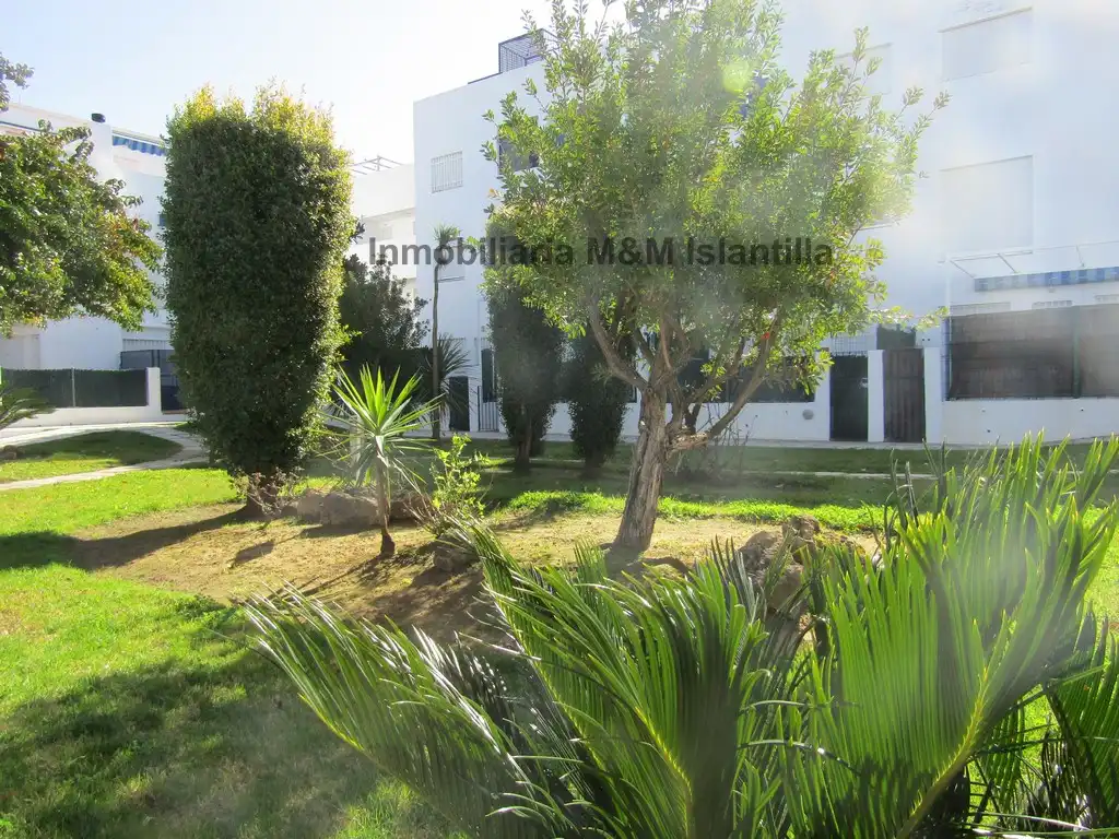 Vista exterior de Casa adosada en venta en Islantilla con Terraza, Trastero y Amueblado