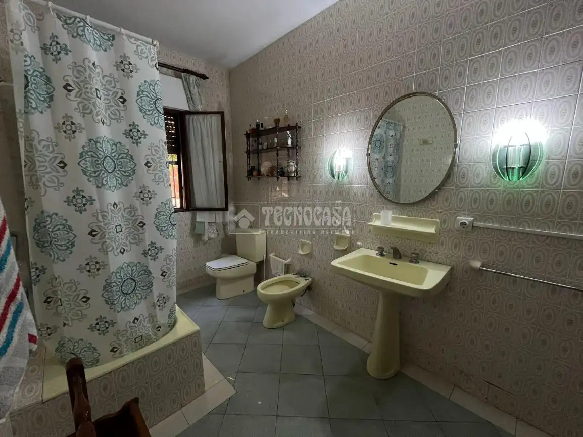 Baño de Casa o chalet en venta en Mairena del Alcor con Aire acondicionado, Calefacción y Piscina comunitaria