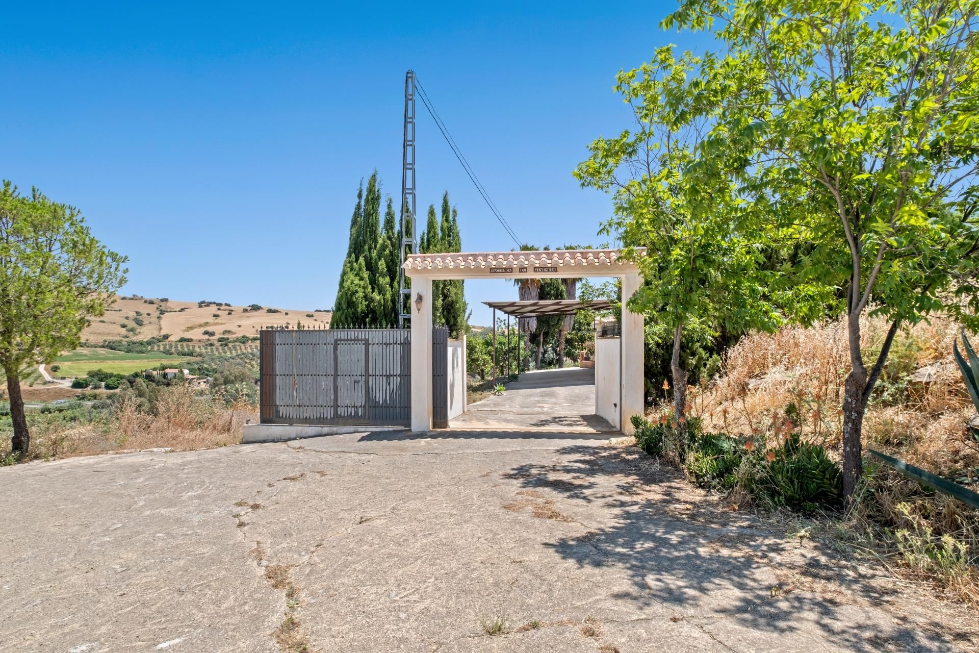 Vista exterior de Casa o xalet en venda en Pizarra amb Calefacció, Jardí privat i Terrassa