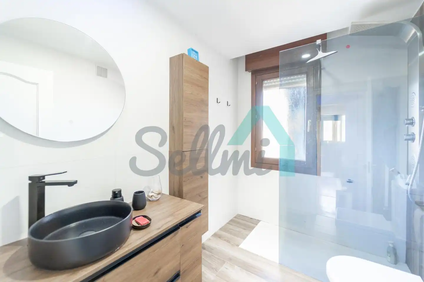 Baño de Ático en venta en Oviedo  con Calefacción, Parquet y Terraza