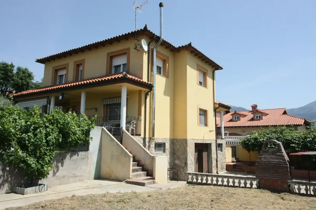 Vista exterior de Casa o chalet en venta en Mombeltrán con Calefacción, Jardín privado y Terraza