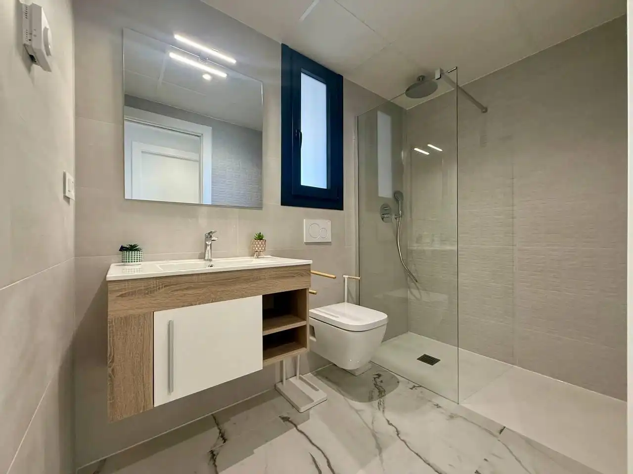 Baño de Ático en venta en Orihuela con Aire acondicionado, Terraza y Trastero