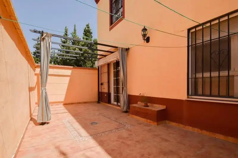 Terrassa de Casa o xalet en venda en Alhendín amb Jardí privat, Terrassa i Piscina comunitària