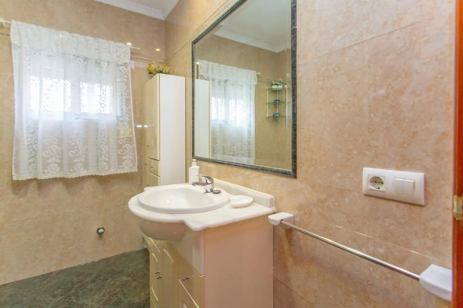 Bany de Casa o xalet en venda en Jerez de la Frontera amb Terrassa, Traster i Moblat