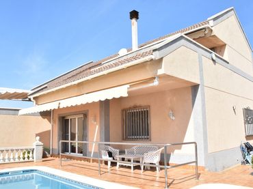 Xalet amb piscina en venda a altafulla
