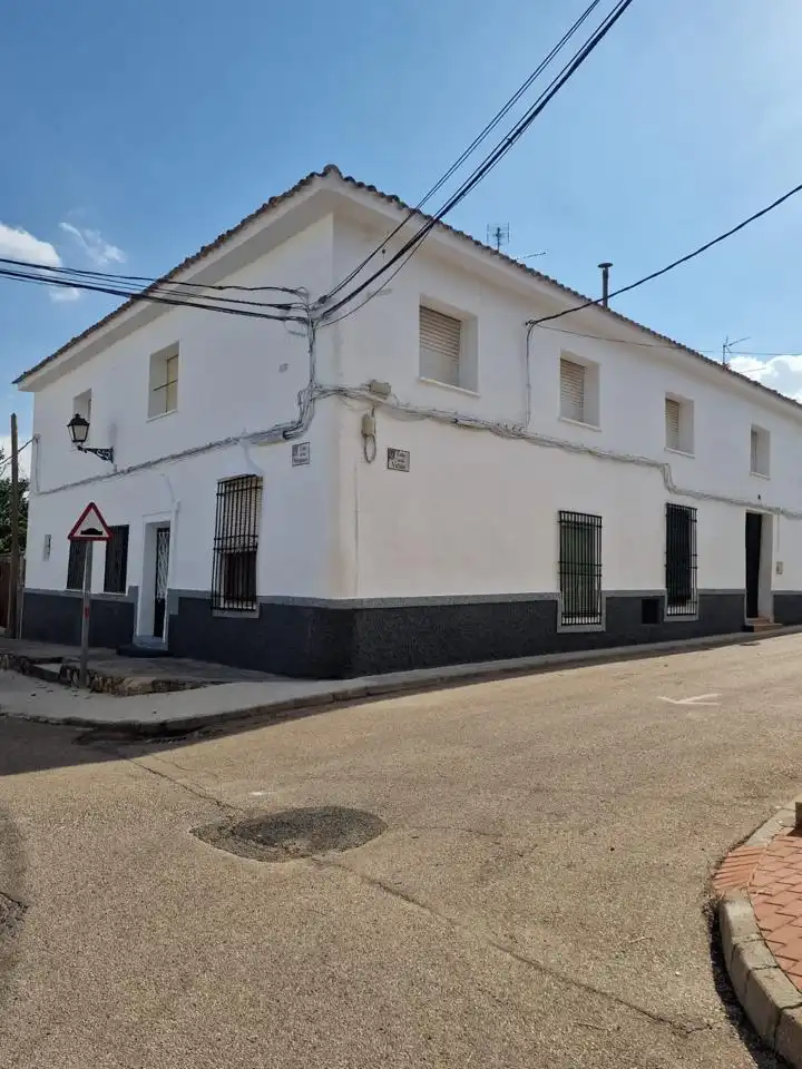 Außenansicht von Country house zum Verkauf in Pozorrubio de Santiago mit Heizung