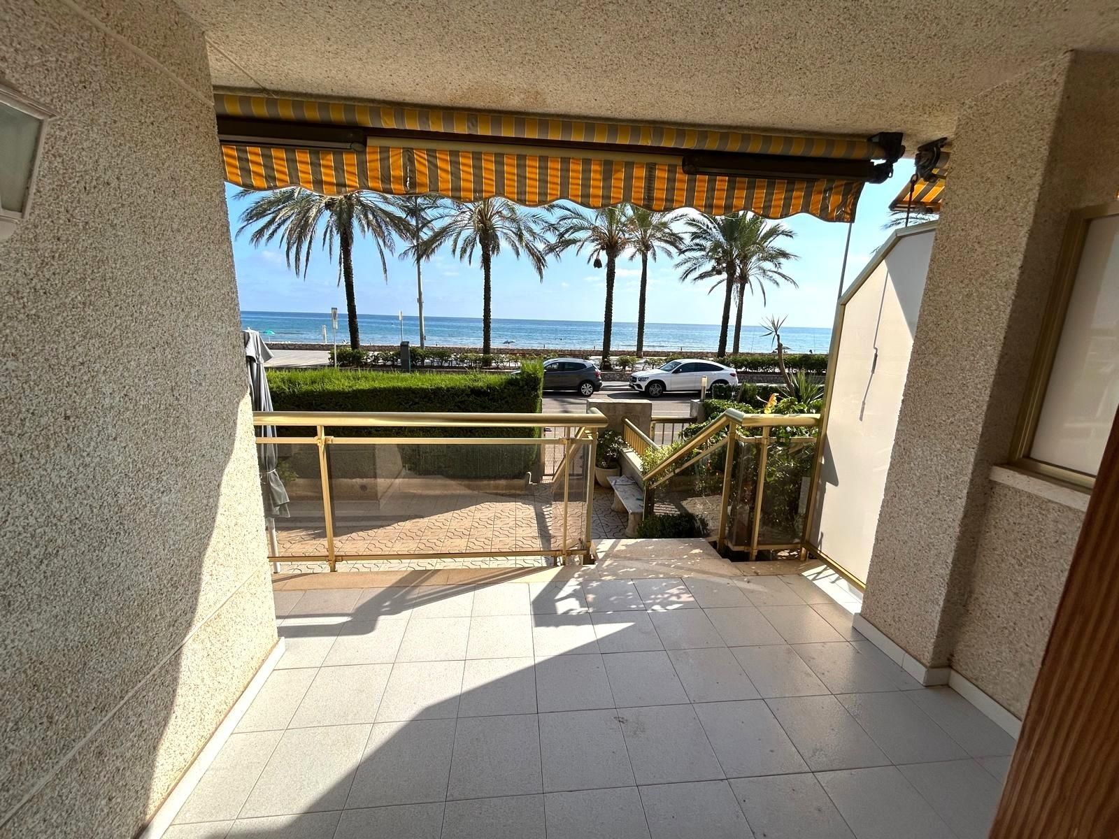 Vista exterior de Planta baixa en venda en Calafell amb Jardí privat, Terrassa i Piscina comunitària