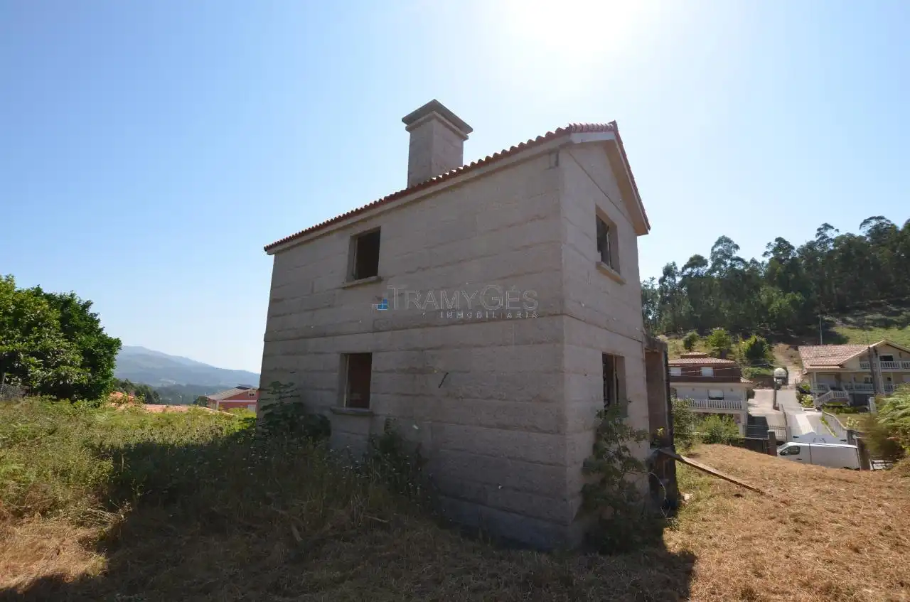 Vista exterior de Casa o xalet en venda en Redondela amb Jardí privat, Terrassa i Traster