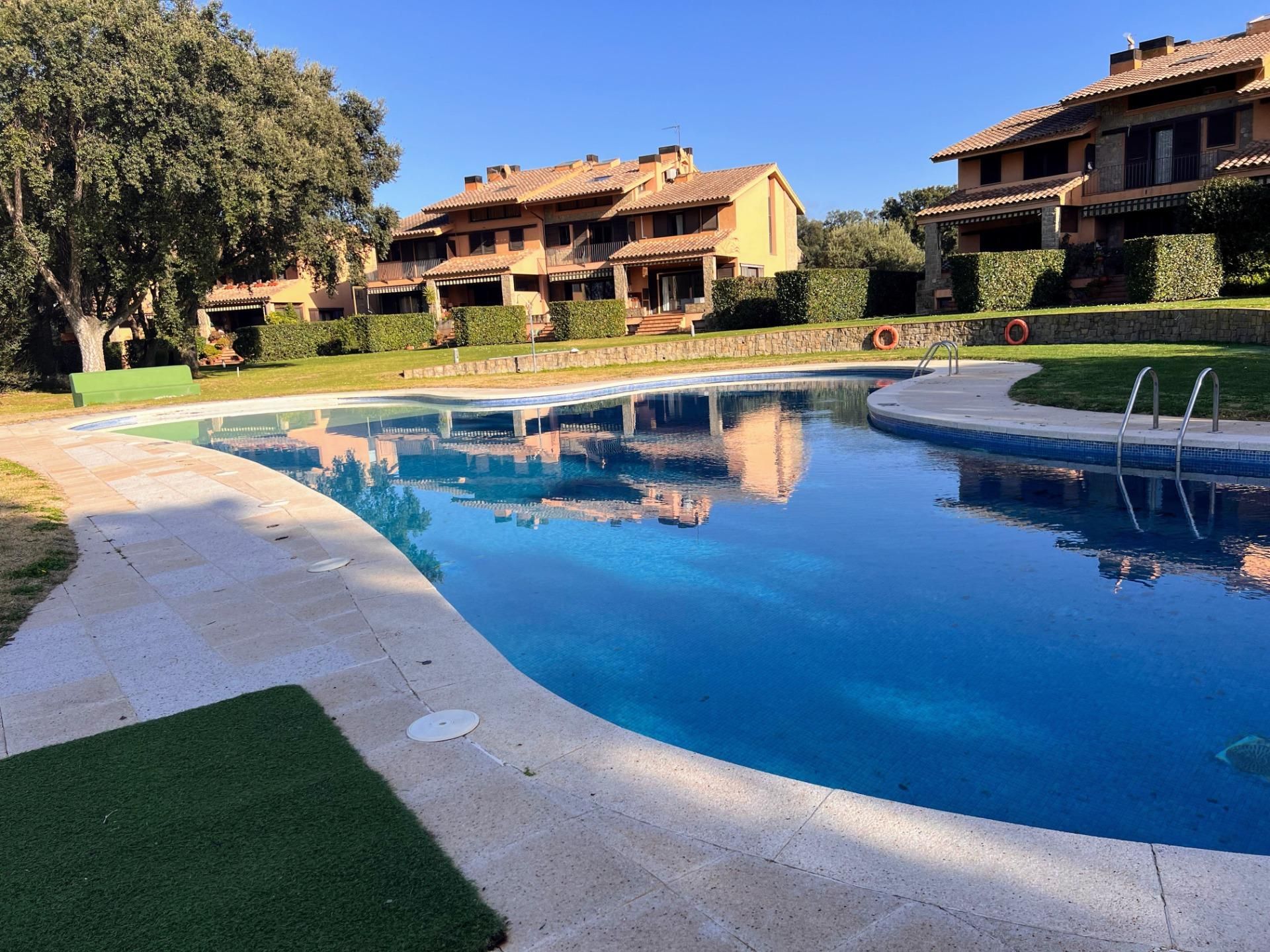 Piscina de Casa adosada de alquiler en Peralada con Aire acondicionado, Calefacción y Terraza