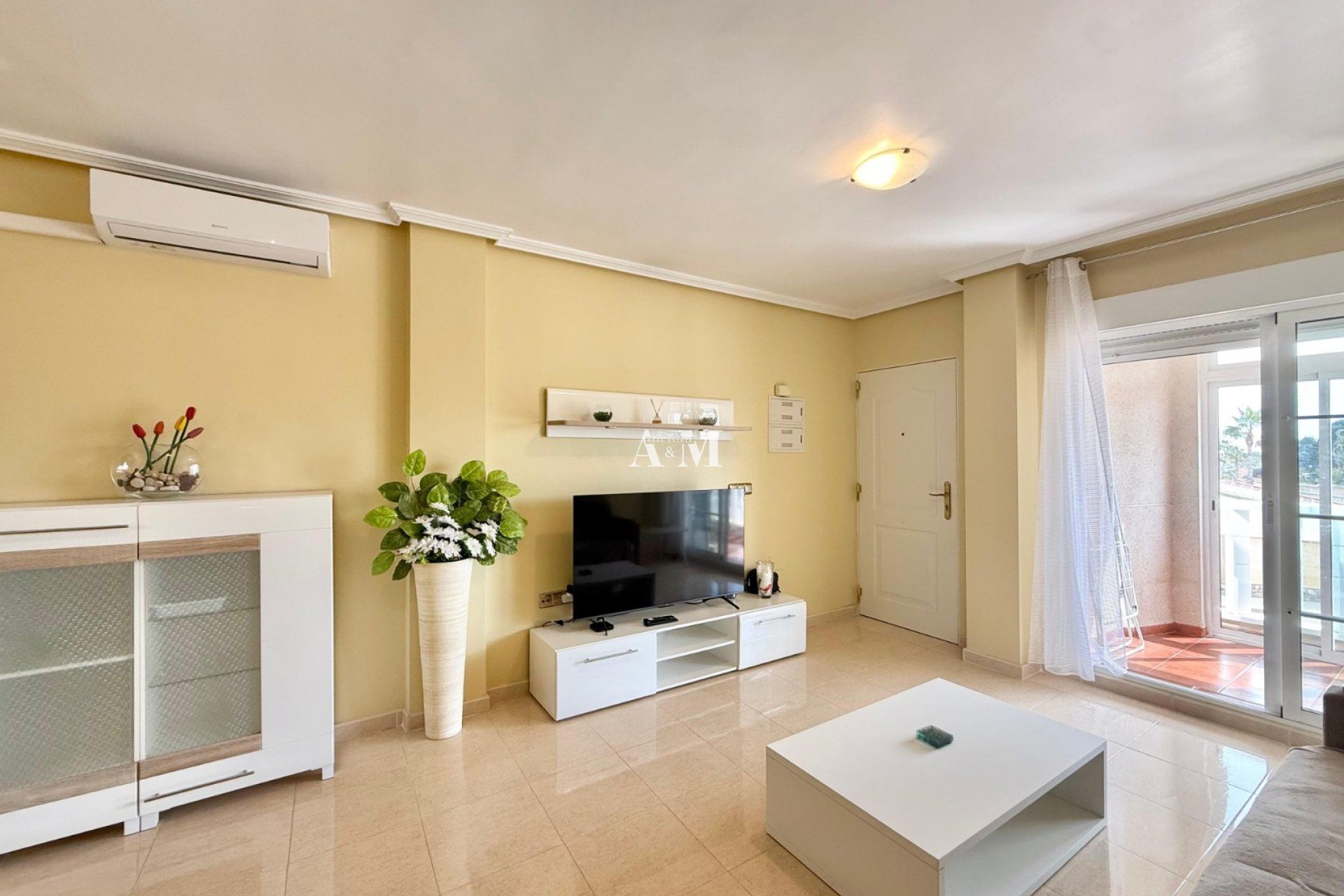 Living room of Flat for rent in Orihuela  with Air Conditioner, Heating and Terrace