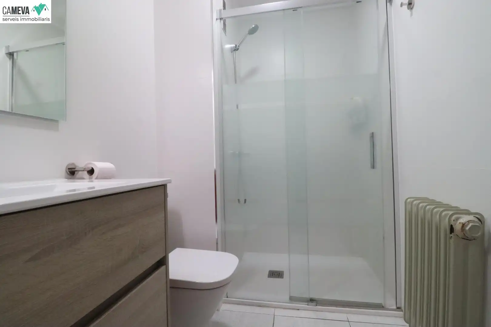 Baño de Planta baja en venta en Sabadell con Aire acondicionado, Calefacción y Terraza