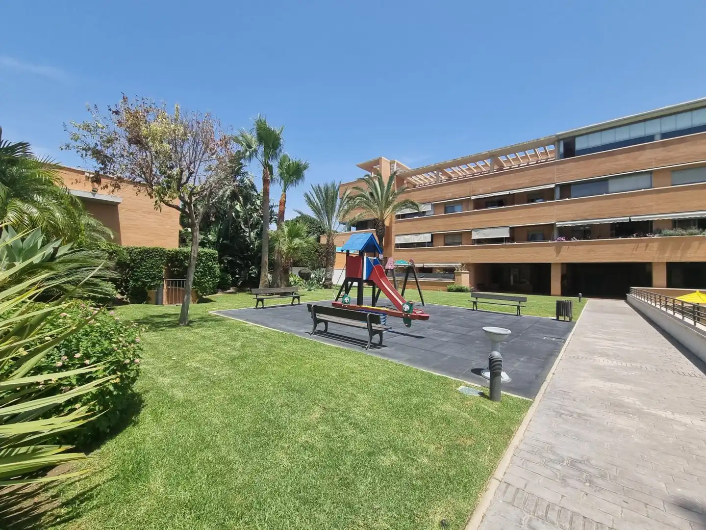 Vista exterior de Piso en venta en Torremolinos con Aire acondicionado, Calefacción y Terraza