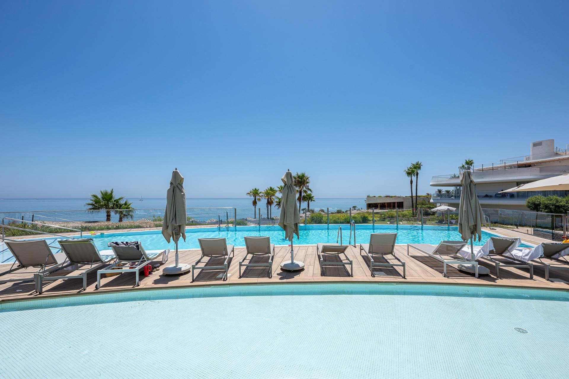 Swimming pool of Planta baja for sale in Estepona  with Air Conditioner, Private garden and Terrace