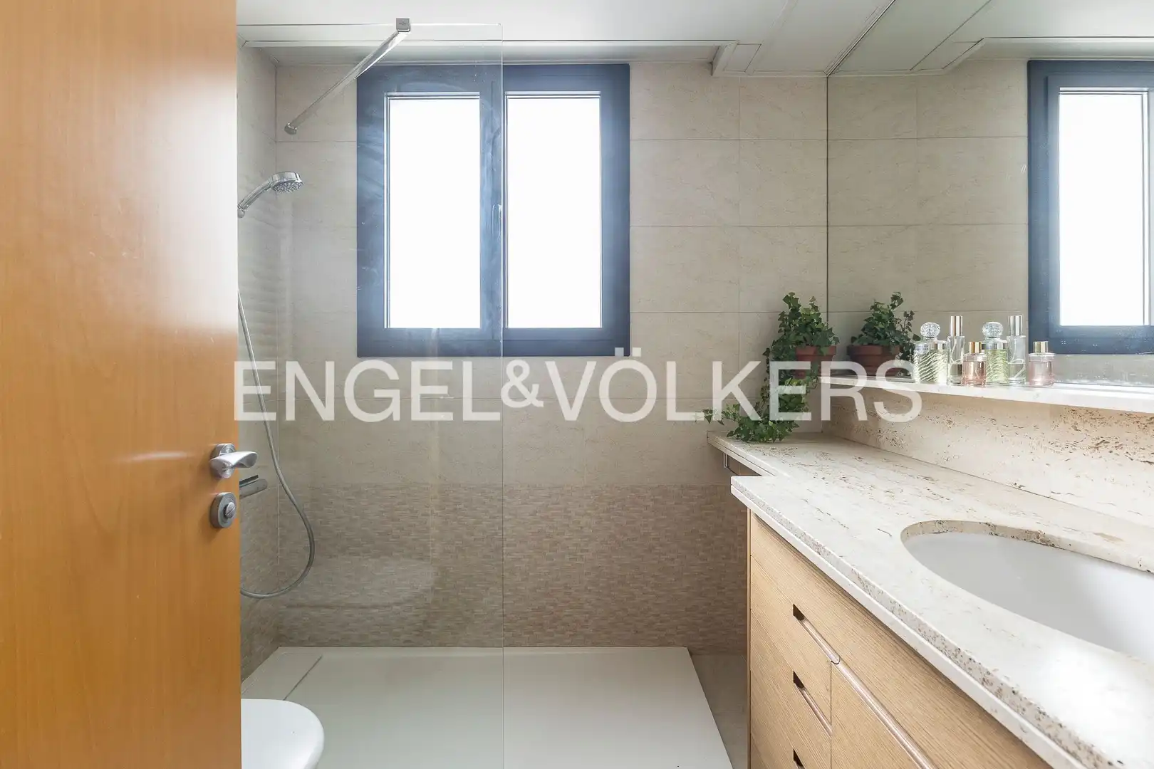 Bathroom of Flat for sale in Barcelona  with Air Conditioner, Heating and Private garden